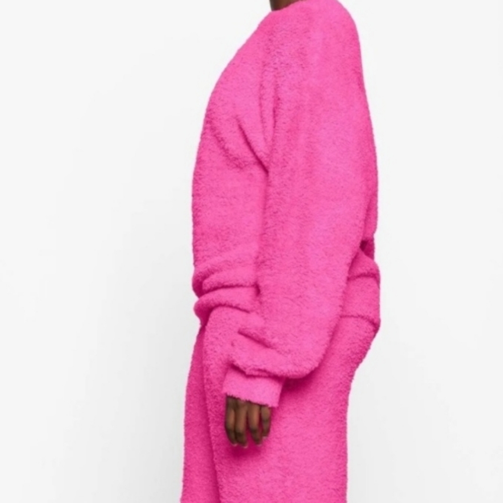 🚨 SOLD OUT 🚨  SKIMS Pullover Unisex Oversized Cozy Knit Boucle Sweater Pink - Picture 3 of 7